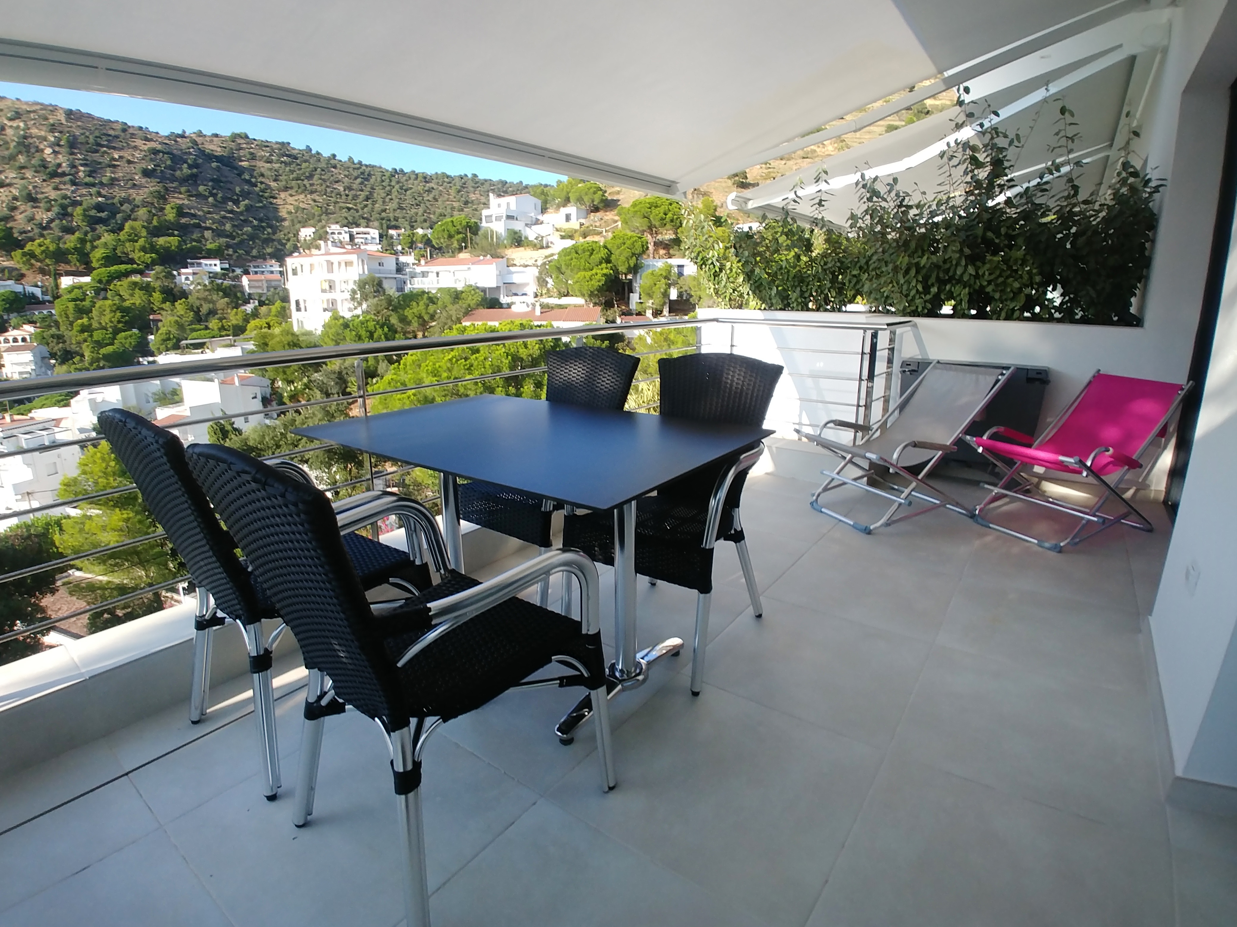 Terrasse spacieuse de l'Appartement Zen avec vue panoramique